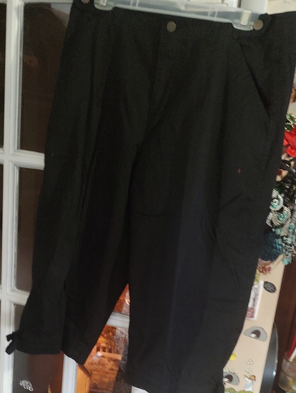 Kim Rogers Black Capris 👖